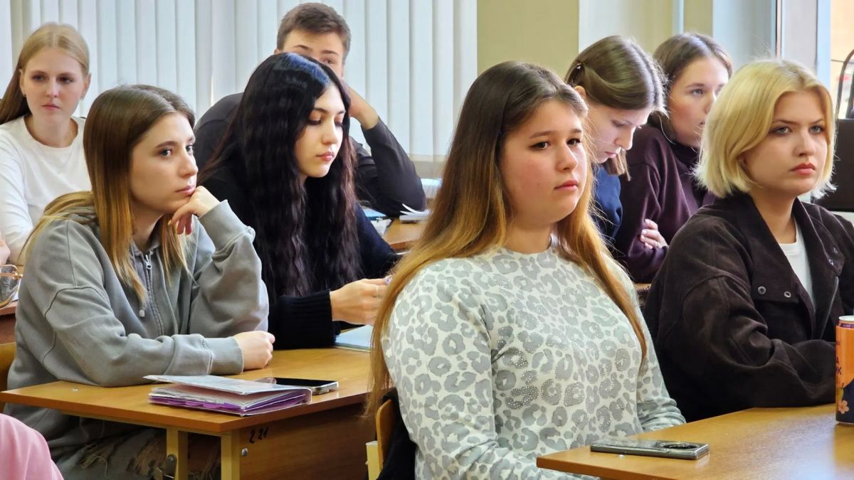 В Твери представитель следственного управления Следственного комитета встретился со студентами университета В Твери представитель следственного управления Следственного комитета встретился со студентами университета