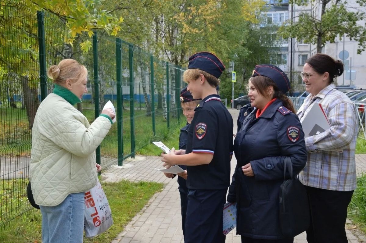 В Удомле кадеты МВД и сотрудники Госавтоинспекции провели акцию «Дорожная азбука» В Удомле кадеты МВД и сотрудники Госавтоинспекции провели акцию «Дорожная азбука»