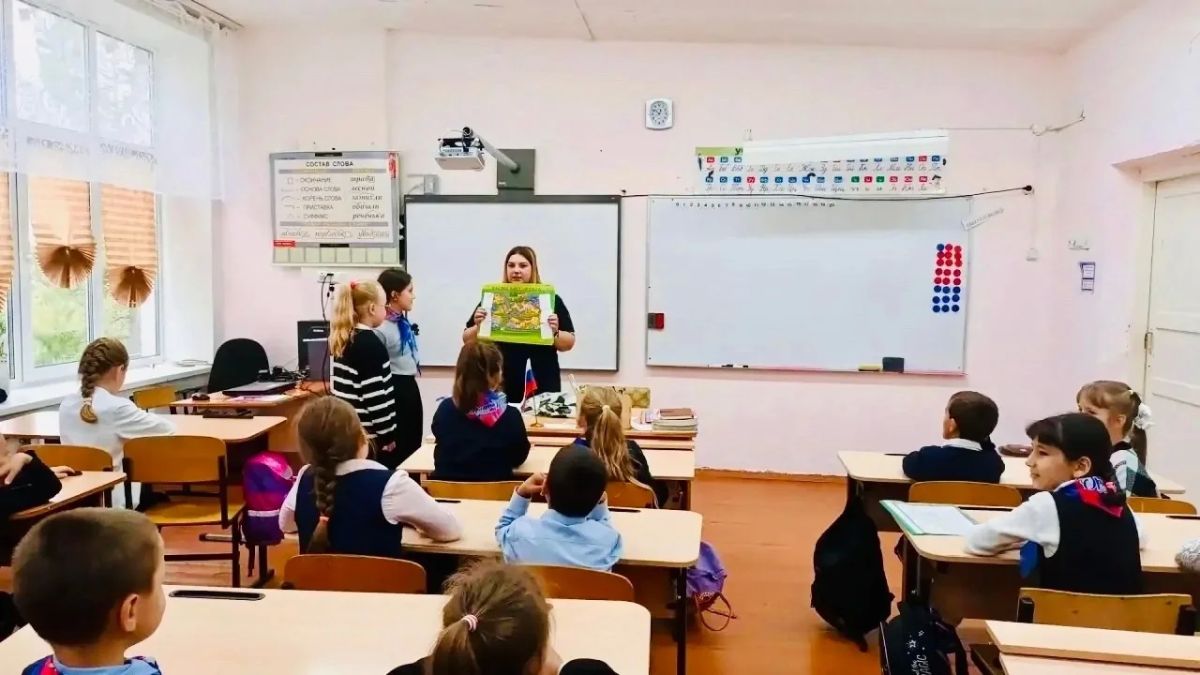 В Вескинской СОШ сотрудники Госавтоинспекции провели урок дорожной безопасности для учеников начальных классов В Вескинской СОШ сотрудники Госавтоинспекции провели урок дорожной безопасности для учеников начальных классов