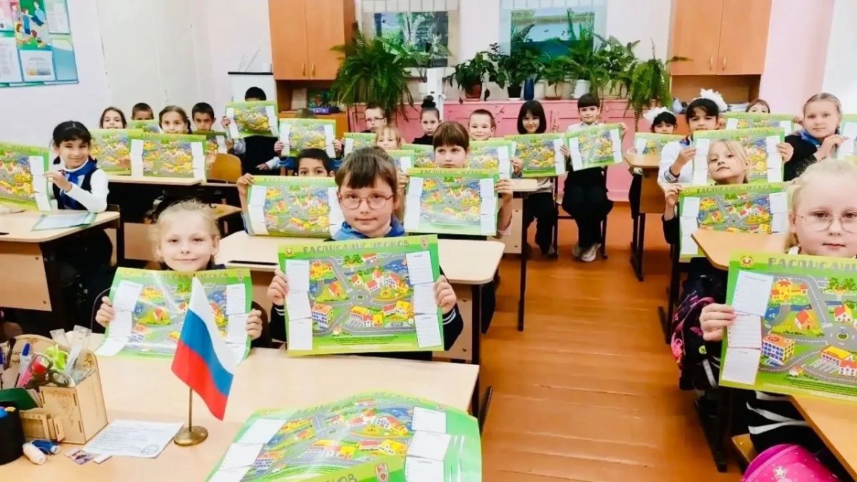 В Вескинской СОШ сотрудники Госавтоинспекции провели урок дорожной безопасности для учеников начальных классов В Вескинской СОШ сотрудники Госавтоинспекции провели урок дорожной безопасности для учеников начальных классов