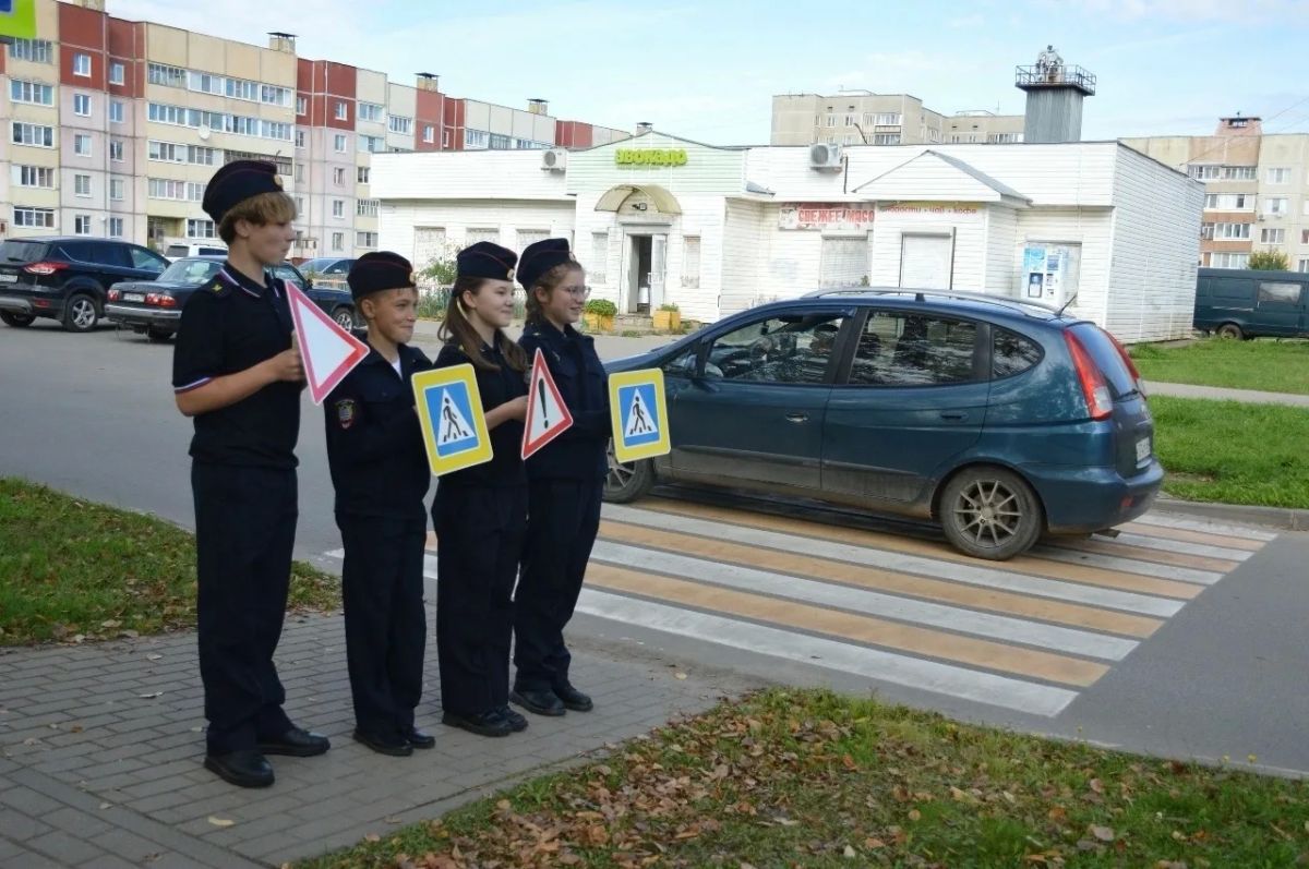 В Удомле кадеты МВД и сотрудники Госавтоинспекции провели акцию «Дорожная азбука» В Удомле кадеты МВД и сотрудники Госавтоинспекции провели акцию «Дорожная азбука»