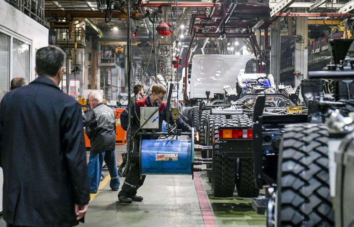 Губернатор Виталий Королев ознакомился с производственными мощностями Минского автомобильного завода Губернатор Виталий Королев ознакомился с производственными мощностями Минского автомобильного завода