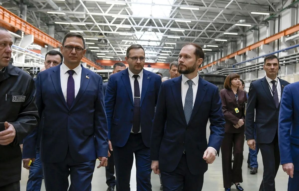 Губернатор Виталий Королев ознакомился с производственными мощностями Минского автомобильного завода Губернатор Виталий Королев ознакомился с производственными мощностями Минского автомобильного завода