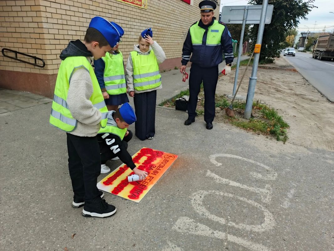 В Кимрском муниципальном округе автоинспекторы и ЮИДовцы провели профилактическую акцию «Говорящий переход» В Кимрском муниципальном округе автоинспекторы и ЮИДовцы провели профилактическую акцию «Говорящий переход»