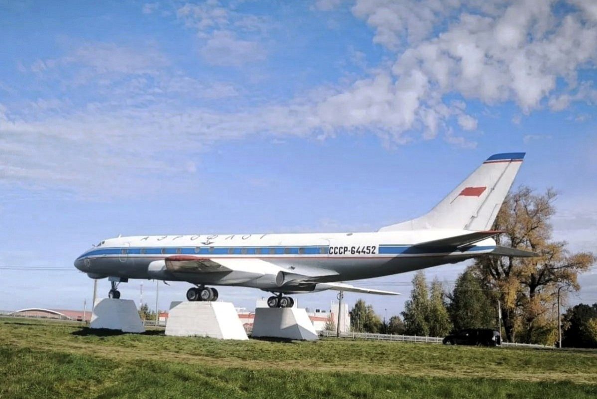 Памятник-самолет Ту-124 в Кимрах предстал в обновленном виде