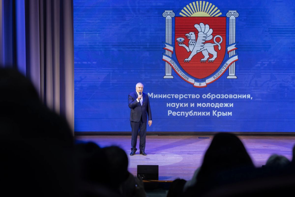 Сергей Аксёнов: От учителей напрямую зависит наше будущее, потому что без молодежи, воспитанной в духе патриотизма, любви к Родине и при этом грамотной и компетентной, развитие просто невозможно Сергей Аксёнов: От учителей напрямую зависит наше будущее, потому что без молодежи, воспитанной в духе патриотизма, любви к Родине и при этом грамотной и компетентной, развитие просто невозможно