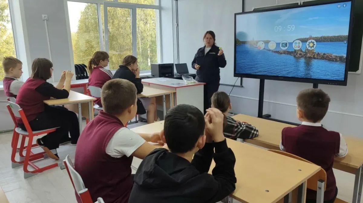 Сотрудники Удомельской Госавтоинспекции провели профилактический урок в Рядской школе Сотрудники Удомельской Госавтоинспекции провели профилактический урок в Рядской школе