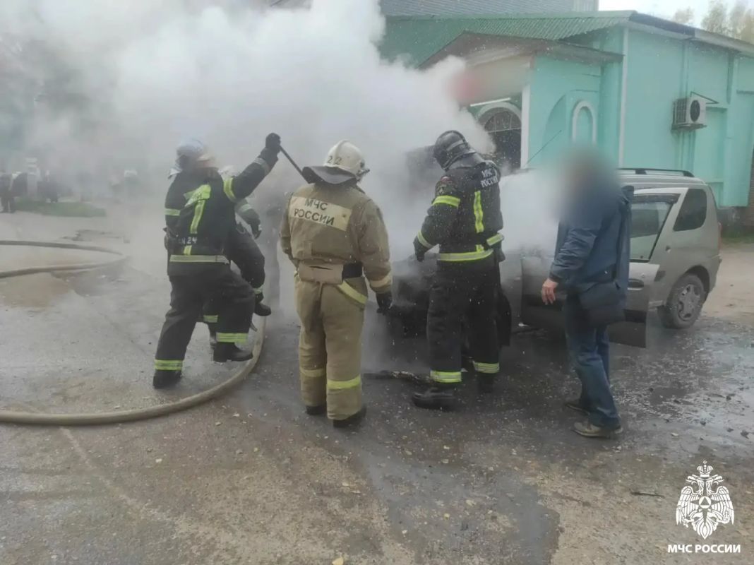 Сегодня на улице Нечаева в Бежецке огнеборцы 22 ПСЧ ликвидировали возгорание транспортного средства Сегодня на улице Нечаева в Бежецке огнеборцы 22 ПСЧ ликвидировали возгорание транспортного средства