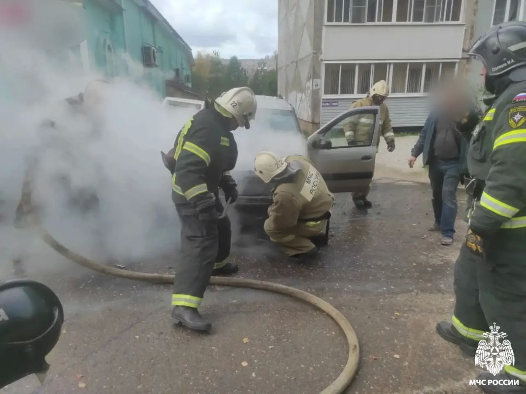 Сегодня на улице Нечаева в Бежецке огнеборцы 22 ПСЧ ликвидировали возгорание транспортного средства Сегодня на улице Нечаева в Бежецке огнеборцы 22 ПСЧ ликвидировали возгорание транспортного средства