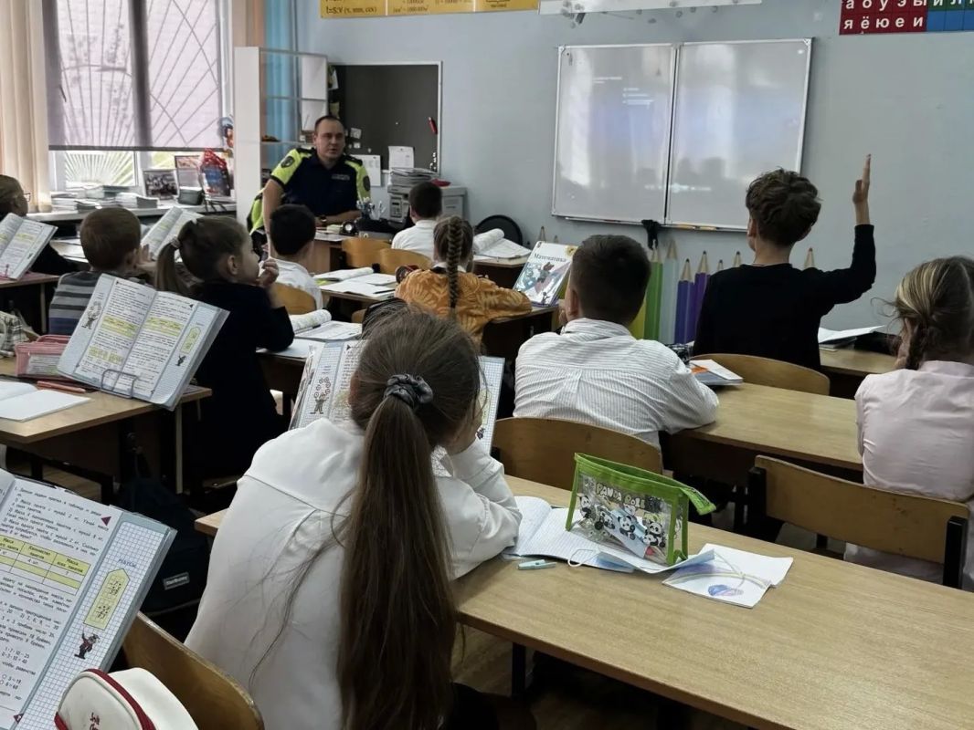 Кимрские автоинспекторы провели профилактические занятия в общеобразовательных организациях на обслуживаемой территории Кимрские автоинспекторы провели профилактические занятия в общеобразовательных организациях на обслуживаемой территории