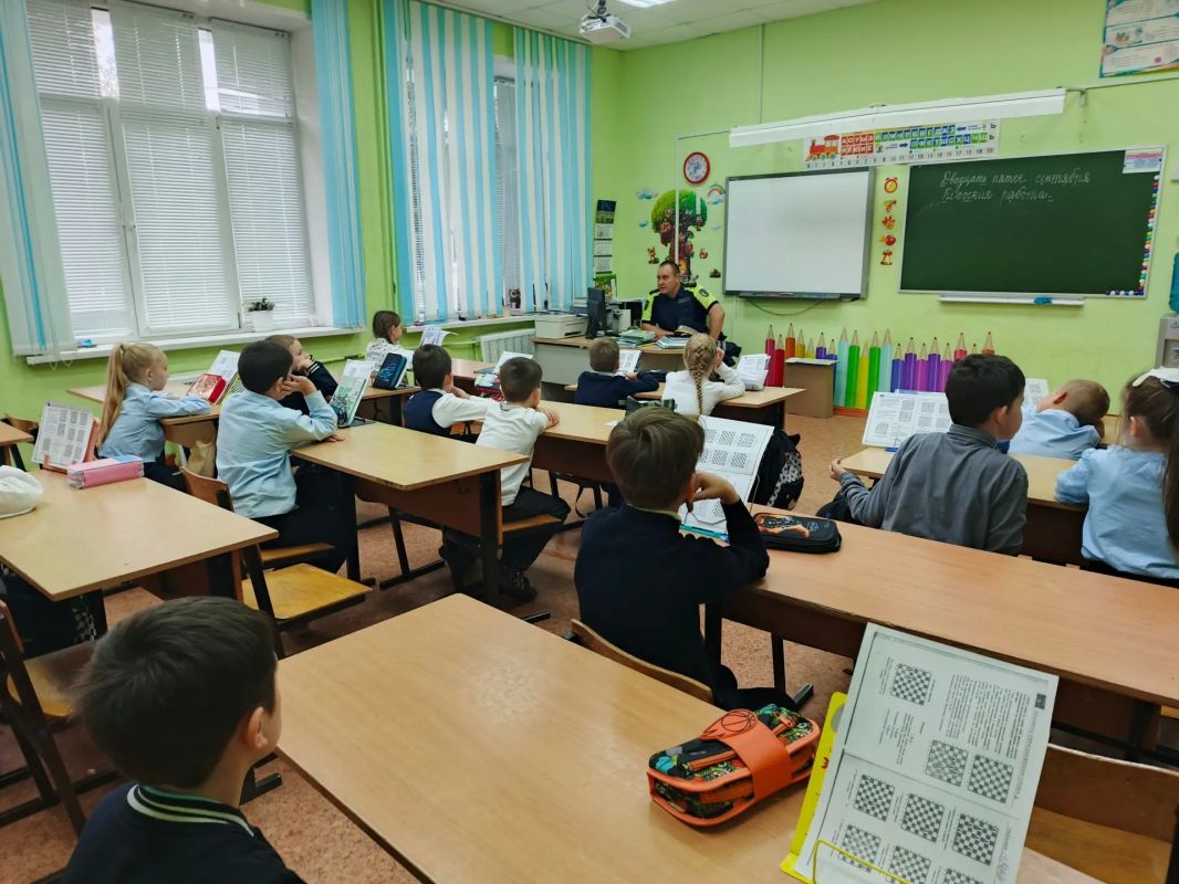 Кимрские автоинспекторы провели профилактические занятия в общеобразовательных организациях на обслуживаемой территории Кимрские автоинспекторы провели профилактические занятия в общеобразовательных организациях на обслуживаемой территории