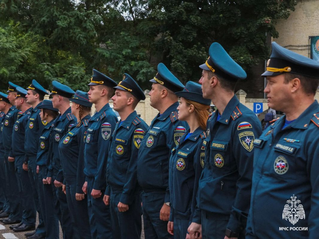 В Главном управлении МЧС России по Тверской области прошло торжественное построение В Главном управлении МЧС России по Тверской области прошло торжественное построение