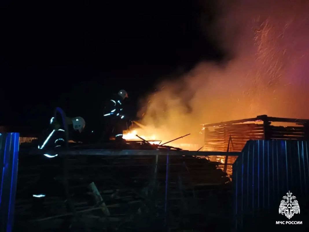 Утренний пожар. Сегодня в 04:18 произошло возгорание дачного дома в Нелидово Утренний пожар. Сегодня в 04:18 произошло возгорание дачного дома в Нелидово