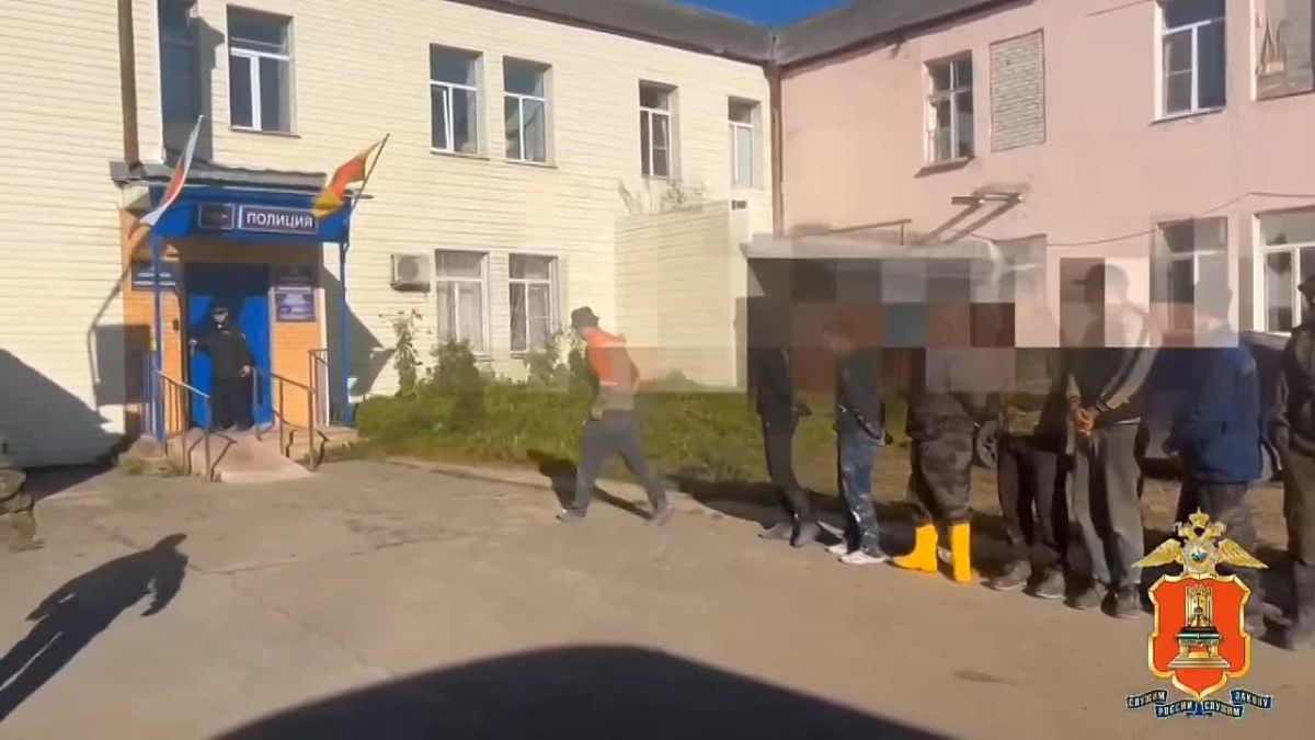 В коттеджном поселке Конаковского округа полицейские провели массовую проверку соблюдения миграционного законодательства