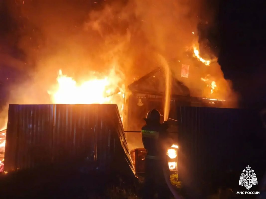 Утренний пожар. Сегодня в 04:18 произошло возгорание дачного дома в Нелидово Утренний пожар. Сегодня в 04:18 произошло возгорание дачного дома в Нелидово