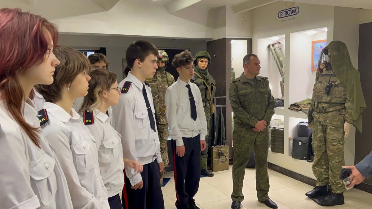 Воспитанники кадетского класса военных следственных органов посетили Дом ветеранов Афганистана и специальных военных операций Воспитанники кадетского класса военных следственных органов посетили Дом ветеранов Афганистана и специальных военных операций