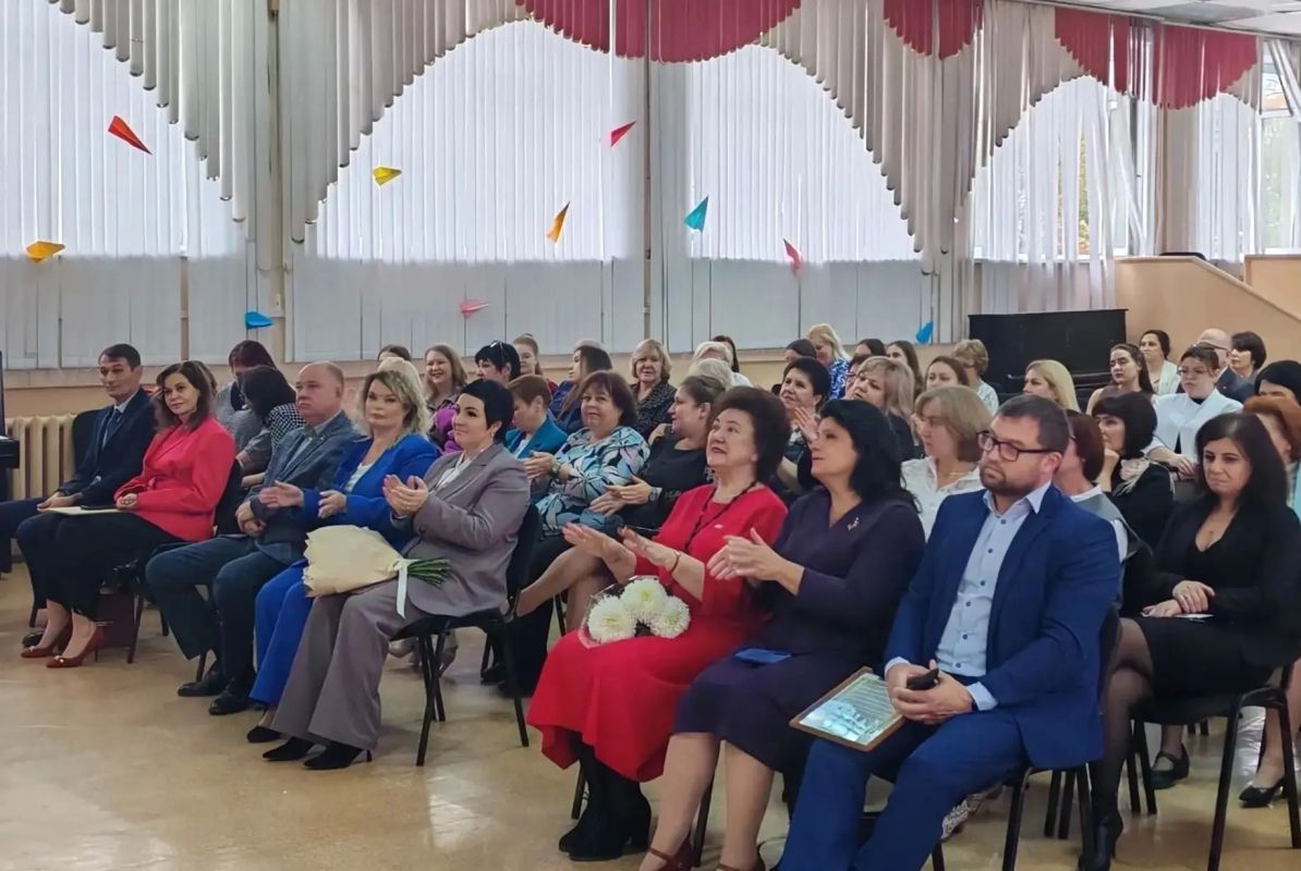 В двух тверских школах прошли юбилейные торжества В двух тверских школах прошли юбилейные торжества