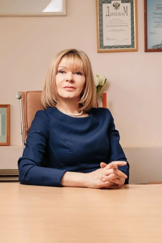 Указом Президента Российской Федерации Владимира Путина «О награждении государственными наградами РФ» медали «За труды в культуре и искусстве» удостоена директор ДШИ им. В.В. Андреева, Почетный гражданин Тверской области...