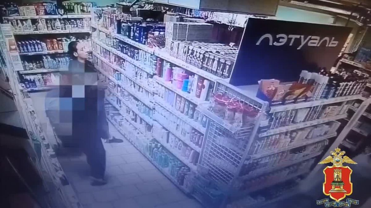 Ловкость рук: в Твери цыганка похищала товары в супермаркете с помощью несовершеннолетней племянницы