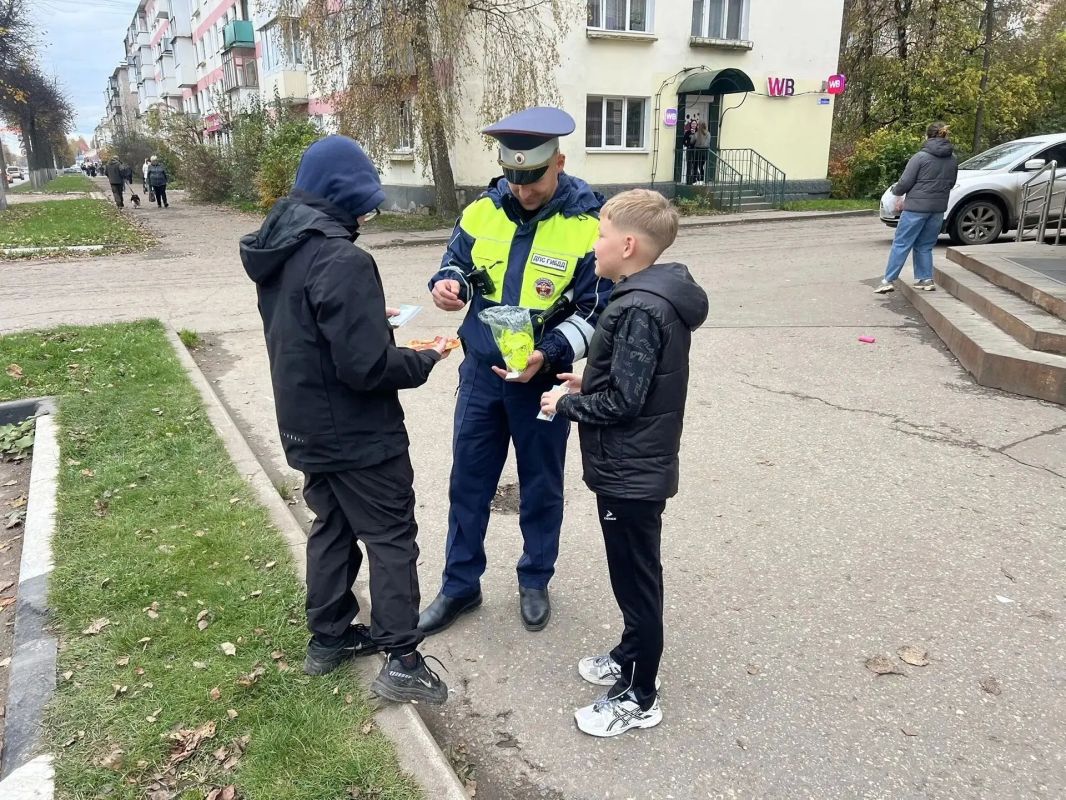 Сотрудники Ржевской Госавтоинспекции провели акцию «Засветись!» Сотрудники Ржевской Госавтоинспекции провели акцию «Засветись!»