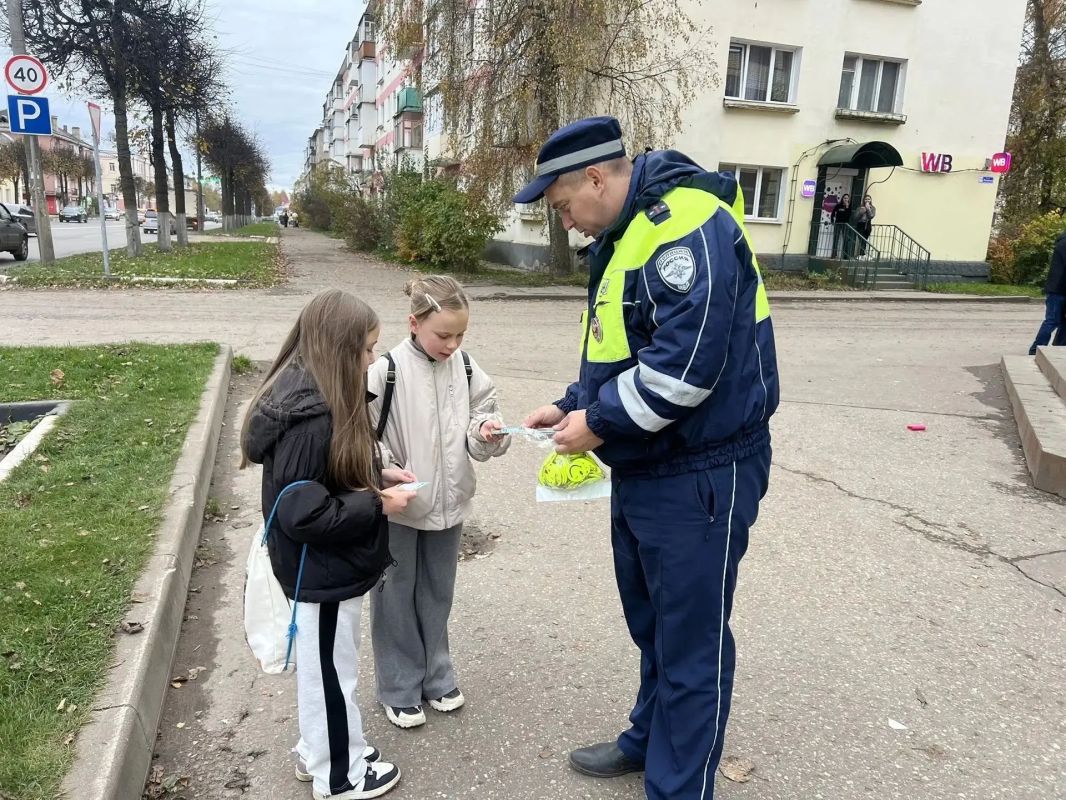 Сотрудники Ржевской Госавтоинспекции провели акцию «Засветись!»