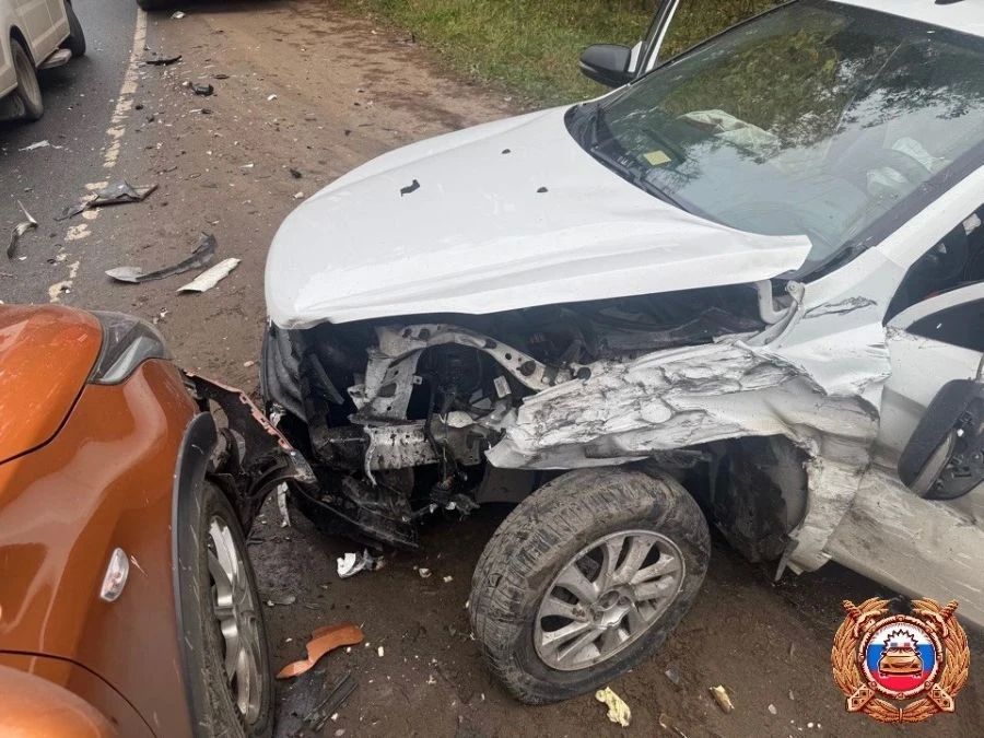 В Твери два человека пострадали в ДТП с тремя авто В Твери два человека пострадали в ДТП с тремя авто