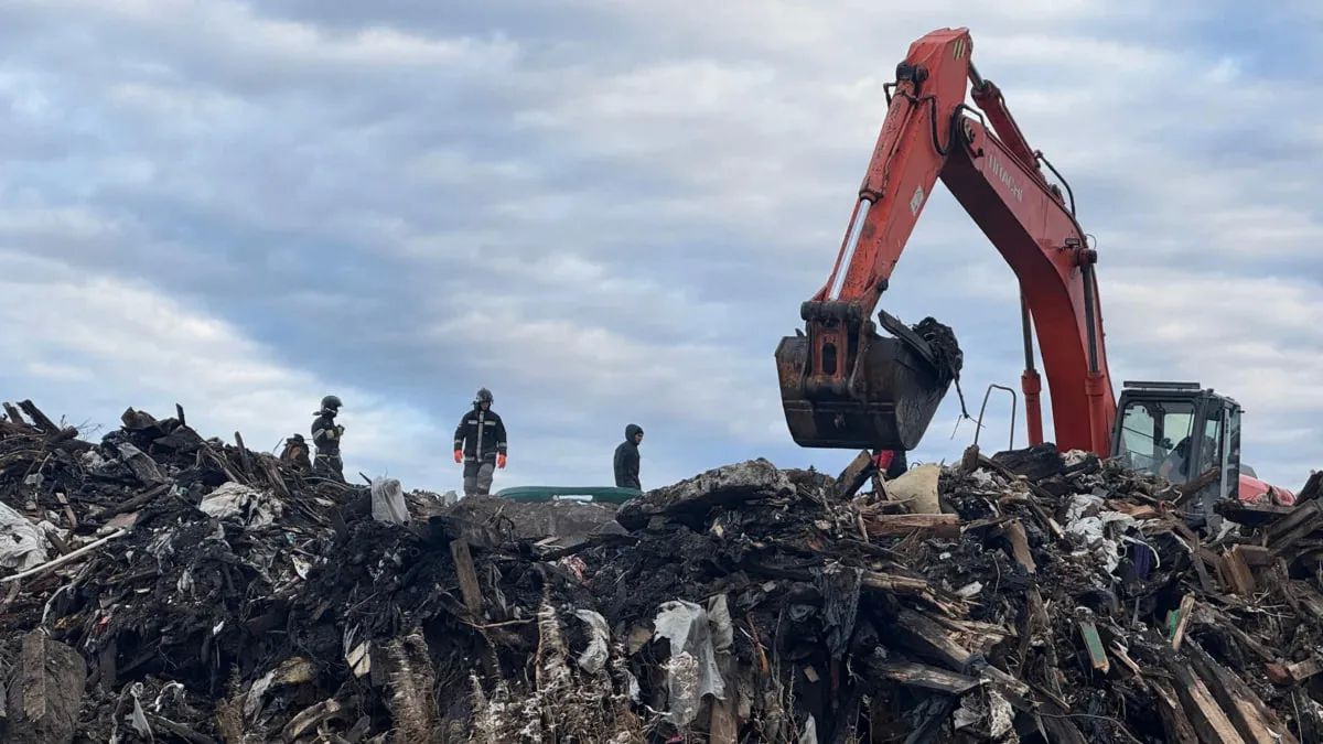 В Нарьян-Маре потушили пожар на полигоне твердых бытовых отходов, сообщила губернатор НАО Ирина Гехт