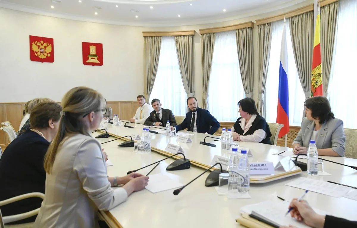 Глава региона обсудил с педагогами развитие сферы образования Верхневолжья Глава региона обсудил с педагогами развитие сферы образования Верхневолжья