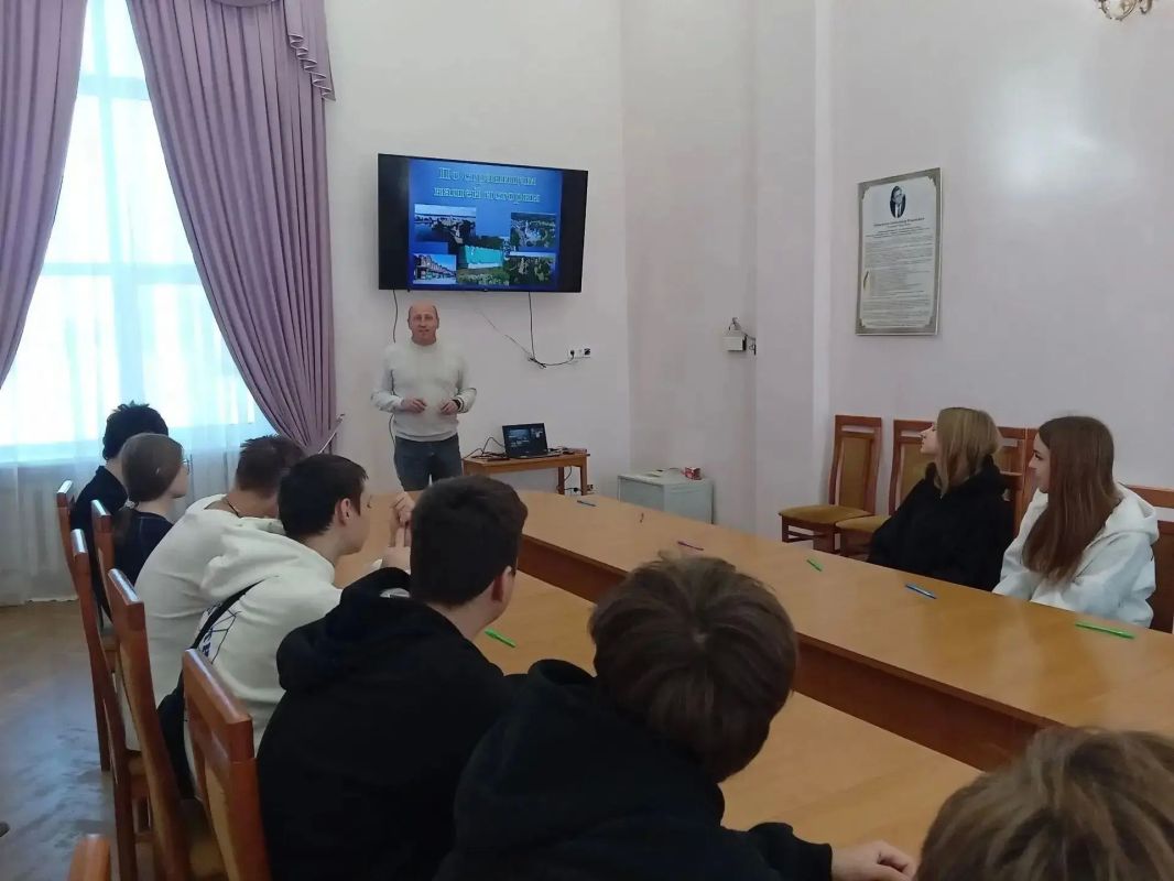 21 октября, в День герба и флага Тверской области, в ТИК Кашинского округа прошел патриотическо-информационный час «По страницам нашей истории» 21 октября, в День герба и флага Тверской области, в ТИК Кашинского округа прошел патриотическо-информационный час «По страницам нашей истории»