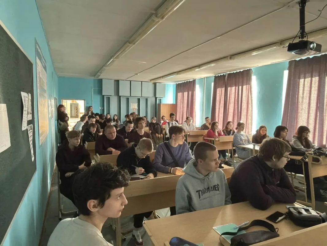 «Знаю право и историю своей страны»: в Удомле прошла игра «Я люблю свой край» «Знаю право и историю своей страны»: в Удомле прошла игра «Я люблю свой край»
