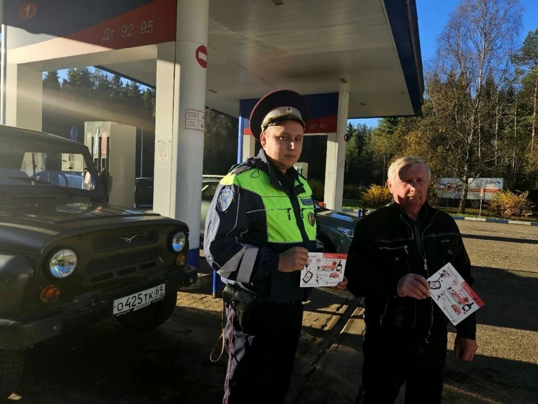 Западнодвинские автоинспекторы провели профилактическую акцию на федеральной автодороге Западнодвинские автоинспекторы провели профилактическую акцию на федеральной автодороге