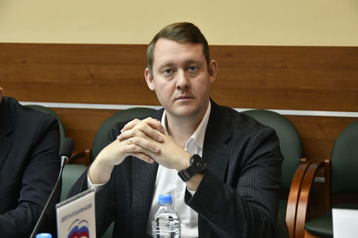Сейчас, когда позади напряжённая избирательная кампания и начало законотворческой работы в областном парламенте, один из сложных вопросов, стоявших перед вновь избранными депутатами восьмого созыва, — определиться, в каком...