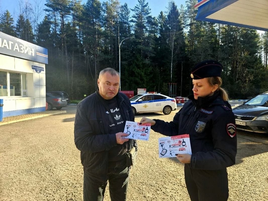 Западнодвинские автоинспекторы провели профилактическую акцию на федеральной автодороге Западнодвинские автоинспекторы провели профилактическую акцию на федеральной автодороге