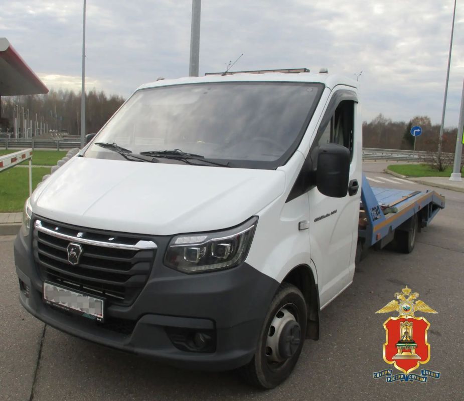 На трассе под Тверью полицейские задержали подозреваемых в нападении на водителя эвакуатора и ограблении АЗС На трассе под Тверью полицейские задержали подозреваемых в нападении на водителя эвакуатора и ограблении АЗС