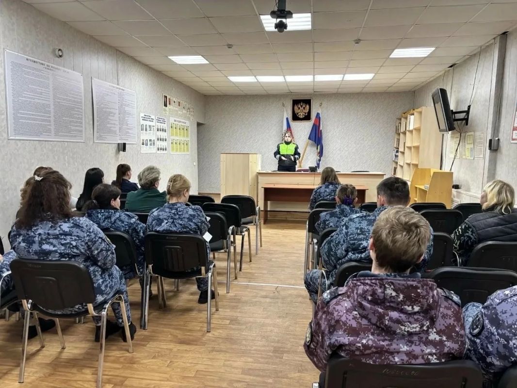 Сотрудники Госавтоинспекции провели профилактическую встречу с личным составом ФКУ ИК-9 УФСИН России по Тверской области Сотрудники Госавтоинспекции провели профилактическую встречу с личным составом ФКУ ИК-9 УФСИН России по Тверской области
