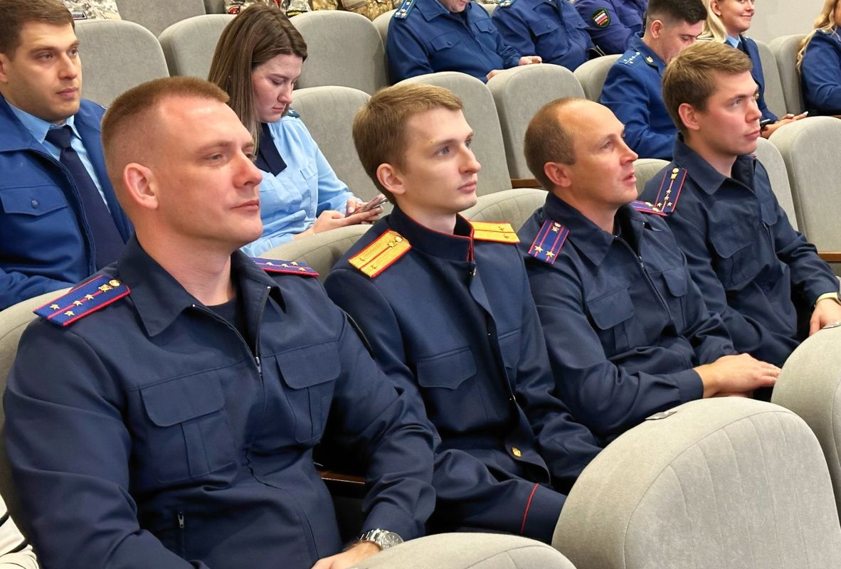 Сотрудники СК России по Тверской области приняли участие в просветительском мероприятии в формате кинолекции Сотрудники СК России по Тверской области приняли участие в просветительском мероприятии в формате кинолекции