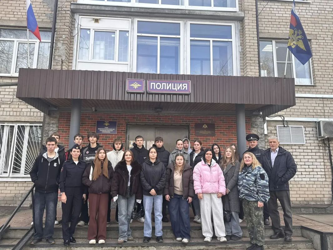 Конаковские школьники и студенты побывали на экскурсии в отделе полиции Конаковские школьники и студенты побывали на экскурсии в отделе полиции