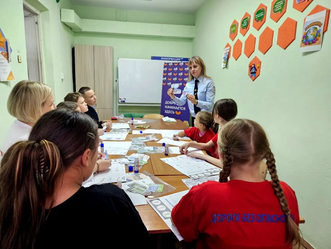 В Западной Двине сотрудники Госавтоинспекции провели занятие для воспитанников В Западной Двине сотрудники Госавтоинспекции провели занятие для воспитанников