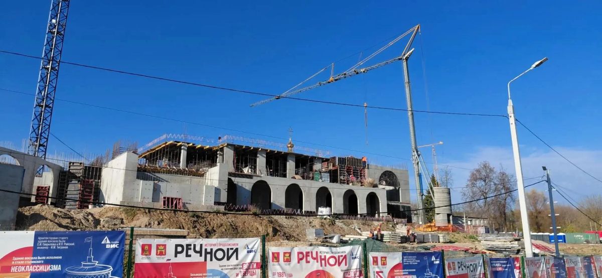 В Твери начали возводить стены третьего этажа нового Речного вокзала В Твери начали возводить стены третьего этажа нового Речного вокзала
