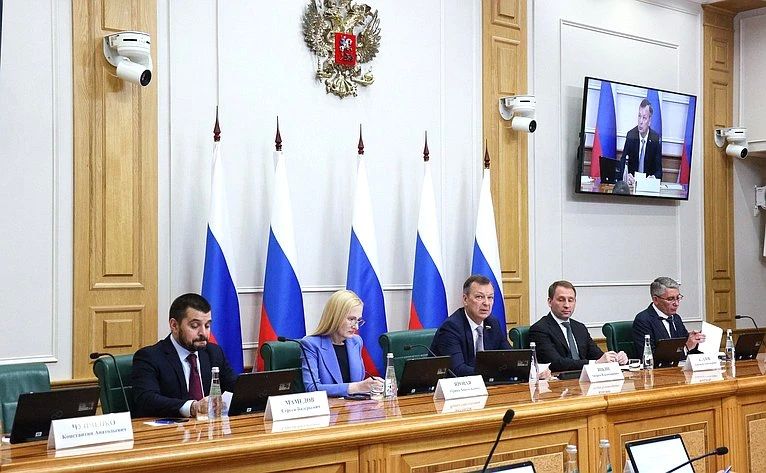 В Москве прошло заседание Президиума Совета законодателей РФ под председательством первых вице-спикеров СФ Андрея Яцкина и ГД РФ Ирины Яровой В Москве прошло заседание Президиума Совета законодателей РФ под председательством первых вице-спикеров СФ Андрея Яцкина и ГД РФ Ирины Яровой
