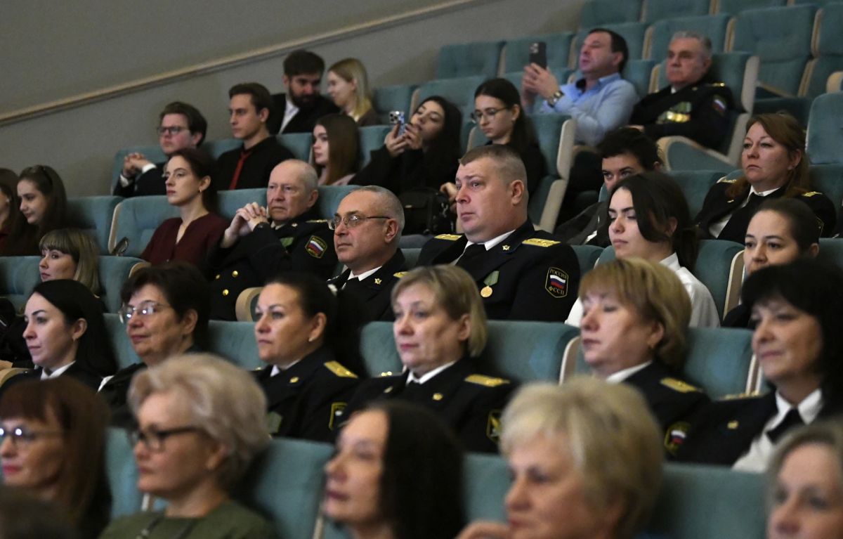 Виталий Королев: Поздравил сотрудников и ветеранов службы судебных приставов Тверской области с предстоящим профессиональным праздником Виталий Королев: Поздравил сотрудников и ветеранов службы судебных приставов Тверской области с предстоящим профессиональным праздником